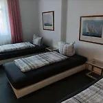 Fuer Monteure In Dresden, Mit Eigenem Bad Und Grosser Gemeinschaftskueche Maison d'hôtes