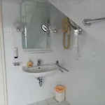 Fuer Monteure In Dresden, Mit Eigenem Bad Und Grosser Gemeinschaftskueche 3*