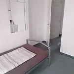 Fuer Monteure In Dresden, Mit Eigenem Bad Und Grosser Gemeinschaftskueche 3*