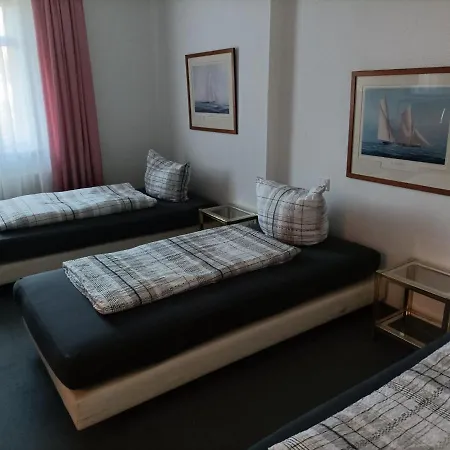 Fuer Monteure In Dresden, Mit Eigenem Bad Und Grosser Gemeinschaftskueche Πανσιόν