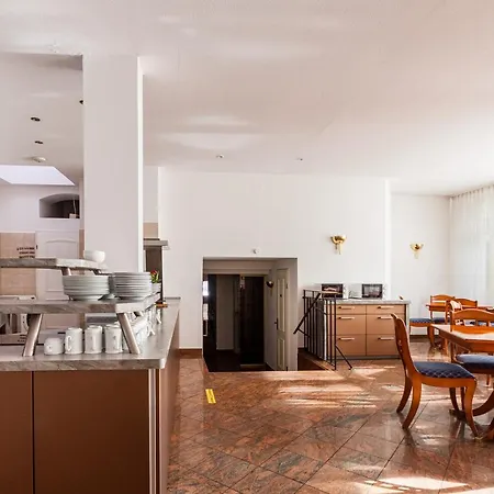 Fuer Monteure In Dresden, Mit Eigenem Bad Und Grosser Gemeinschaftskueche 게스트하우스