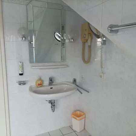 Fuer Monteure In Dresden, Mit Eigenem Bad Und Grosser Gemeinschaftskueche 3*