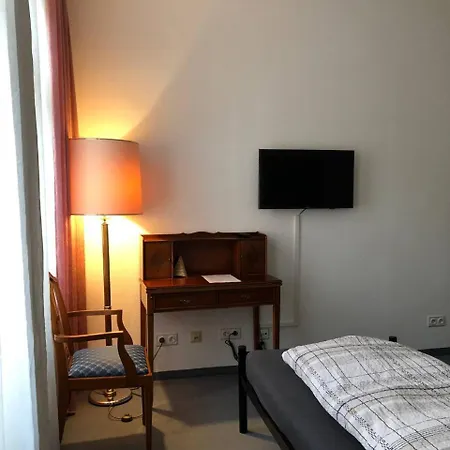 Πανσιόν Fuer Monteure In Dresden, Mit Eigenem Bad Und Grosser Gemeinschaftskueche 3*