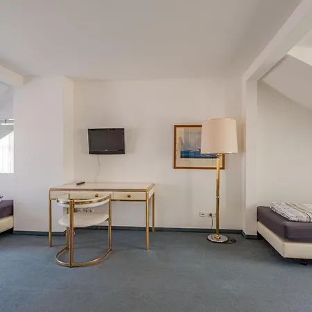 Fuer Monteure In Dresden, Mit Eigenem Bad Und Grosser Gemeinschaftskueche 게스트하우스 드레스덴