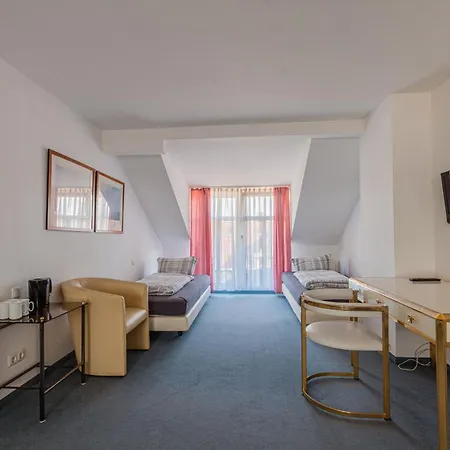 Πανσιόν Fuer Monteure In Dresden, Mit Eigenem Bad Und Grosser Gemeinschaftskueche Δρέσδη