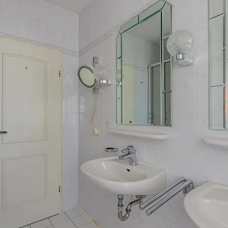 Fuer Monteure In Dresden, Mit Eigenem Bad Und Grosser Gemeinschaftskueche 3*