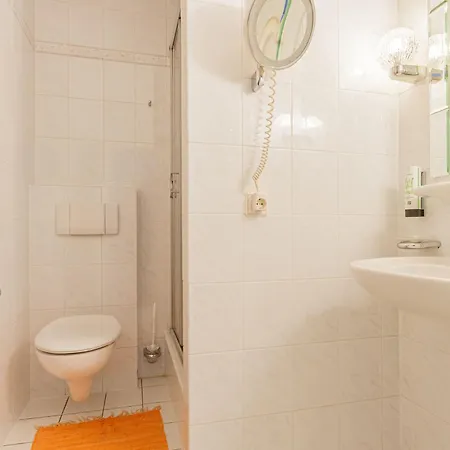 Fuer Monteure In Dresden, Mit Eigenem Bad Und Grosser Gemeinschaftskueche Δρέσδη