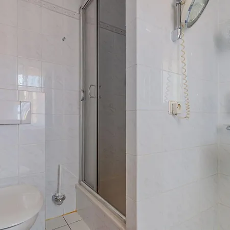 ゲストハウス Fuer Monteure In Dresden, Mit Eigenem Bad Und Grosser Gemeinschaftskueche 3*