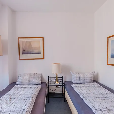 Fuer Monteure In Dresden, Mit Eigenem Bad Und Grosser Gemeinschaftskueche 게스트하우스 3*