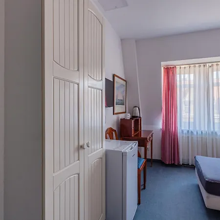 Πανσιόν Fuer Monteure In Dresden, Mit Eigenem Bad Und Grosser Gemeinschaftskueche 3*