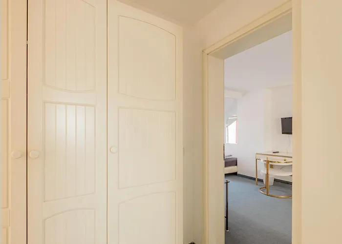 Fuer Monteure In Dresden, Mit Eigenem Bad Und Grosser Gemeinschaftskueche ゲストハウス