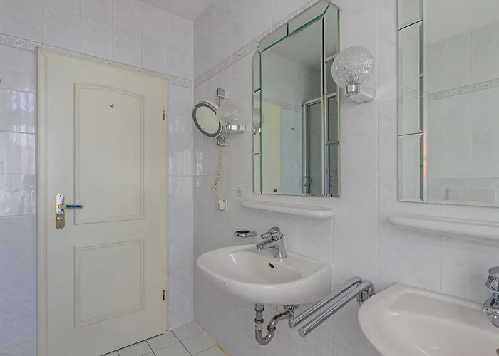 Fuer Monteure In Dresden, Mit Eigenem Bad Und Grosser Gemeinschaftskueche 3*