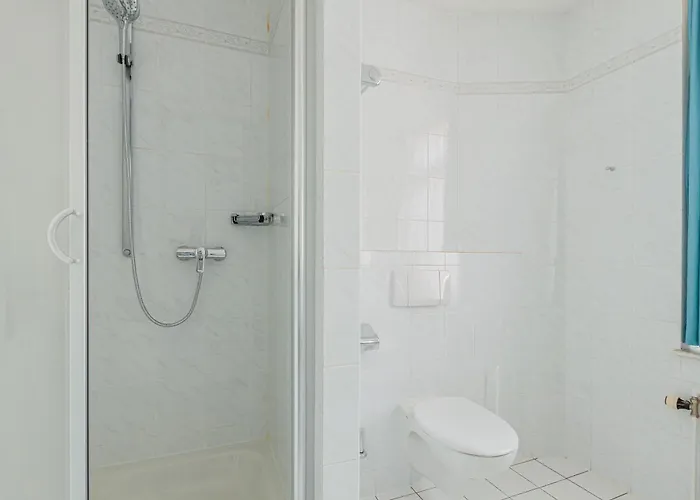 Fuer Monteure In Dresden, Mit Eigenem Bad Und Grosser Gemeinschaftskueche ゲストハウス 3*