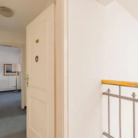 Fuer Monteure In Dresden, Mit Eigenem Bad Und Grosser Gemeinschaftskueche Gæstehus 3*