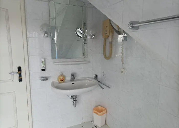 Fuer Monteure In Dresden, Mit Eigenem Bad Und Grosser Gemeinschaftskueche 3*